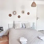 Rooms Home Suites Privees Confortables Jusqu'A 10 Personnes De 18 A 85 M2 *