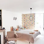Homestay Rooms Home Suites Privees Confortables Jusqu'A 10 Personnes De 18 A 85 M2