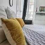 Rooms Home Suites Privees Confortables Jusqu'A 10 Personnes De 18 A 85 M2 *