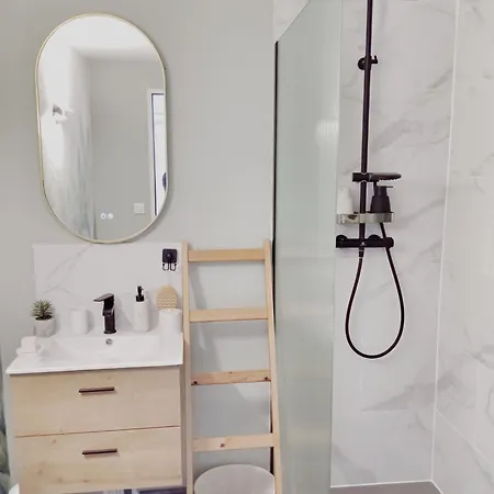 Csm Privées 1 2 Et 1 Avec Terrasse En Cœur De Entre Paris Et Reims 40 Mn Disneyland Paris Alloggio in famiglia Charly-sur-Marne