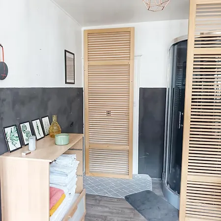 ROOMS HOME Suites privées et familiales jusqu à 8 personnes entre Reims et Disneyland Paris * Charly-sur-Marne