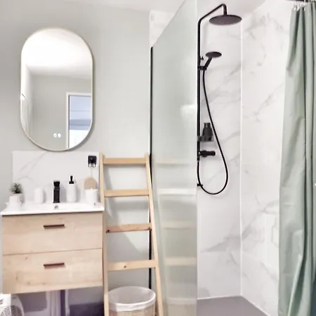 ROOMS HOME Suites privées et familiales jusqu à 8 personnes entre Reims et Disneyland Paris * Charly-sur-Marne